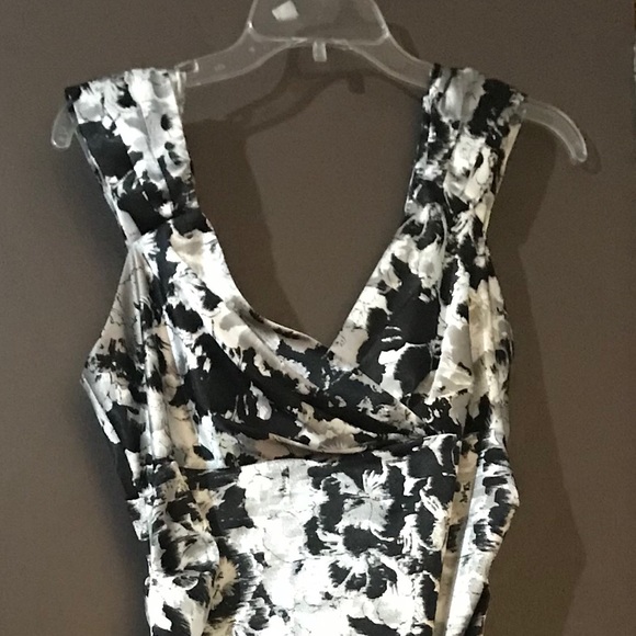 Knee length Cocktail dress - Picture 2 of 3